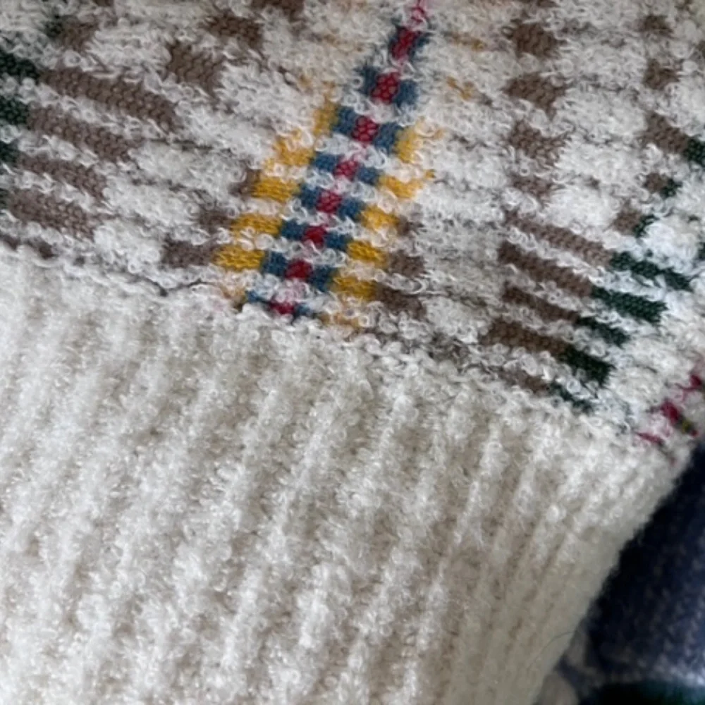 sweater - Picture 10 of 11